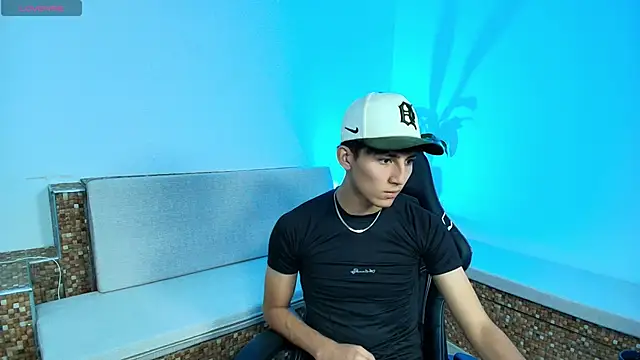 Valentino Rey online show from April 13, 2026, 11:58 am