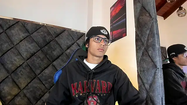 Snapshot of LiamKron chatting on July 3, 2026, 9:49 am LiamKron online show from July 3, 2026, 9:49 am