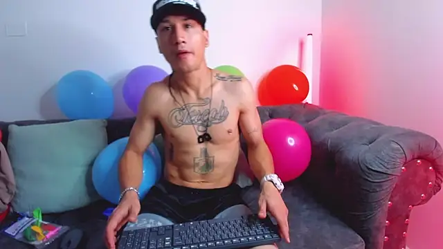 AbaturLopez online show from April 12, 2026, 8:23 pm