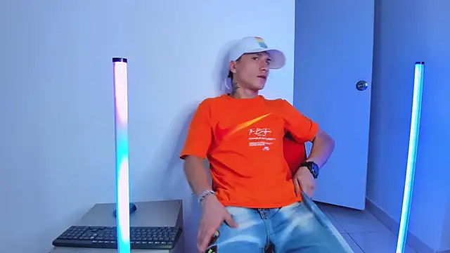 AbaturLopez online show from April 13, 2026, 8:24 pm