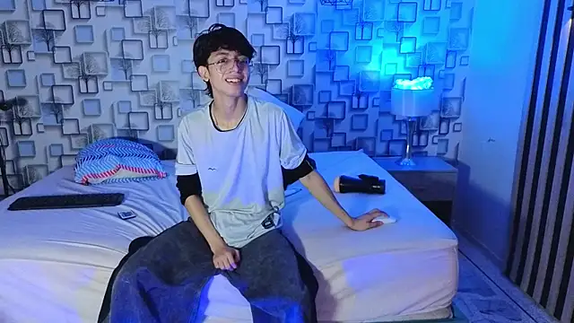 Snapshot of Twink_Sebas7 chatting on July 12, 2026, 12:28 pm Twink Sebas7 online show from July 12, 2026, 12:28 pm