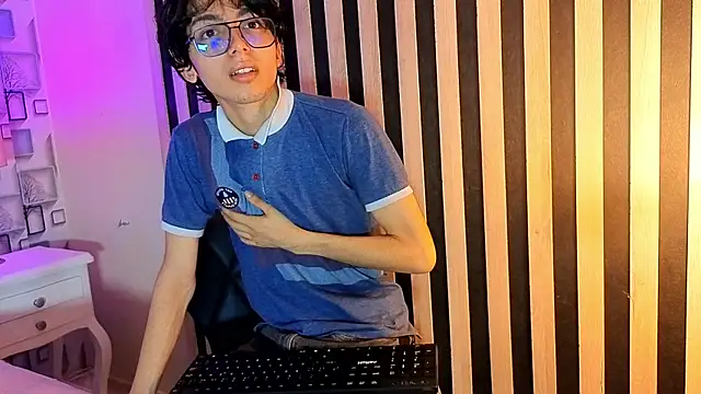 Snapshot of Twink_Sebas7 chatting on May 22, 2026, 12:14 pm Twink Sebas7 online show from May 22, 2026, 12:14 pm