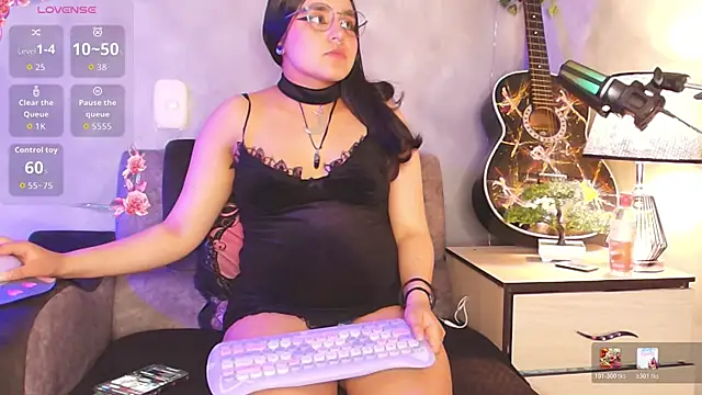 Snapshot of ambar__devon chatting on April 11, 2026, 8:12 pm ambar devon online show from April 11, 2026, 8:12 pm