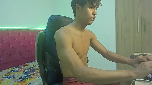 Snapshot of skinny_sam chatting on April 24, 2026, 4:03 am skinny sam online show from April 24, 2026, 4:03 am