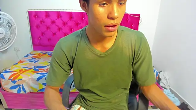 Snapshot of skinny_sam chatting on May 8, 2026, 2:59 am skinny sam online show from May 8, 2026, 2:59 am