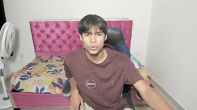 Snapshot of skinny_sam chatting on June 5, 2026, 5:45 am skinny sam online show from June 5, 2026, 5:45 am
