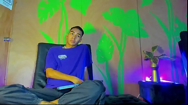 Snapshot of rafael_velvet chatting on April 15, 2026, 9:37 pm rafael velvet online show from April 15, 2026, 9:37 pm