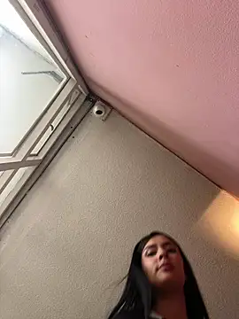 Snapshot of AlanaMartinez_Pink chatting on April 29, 2026, 9:32 pm AlanaMartinez Pink online show from April 29, 2026, 9:32 pm