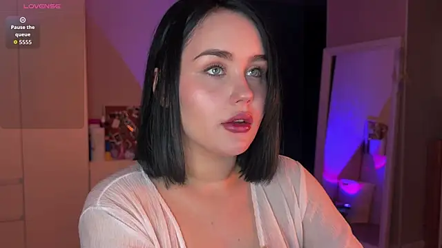 lola raze online show from April 22, 2026, 7:31 pm
