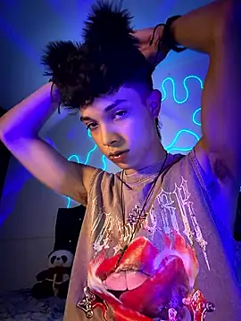 Snapshot of RoughDiamond_ chatting on July 14, 2026, 2:05 am RoughDiamond online show from July 14, 2026, 2:05 am