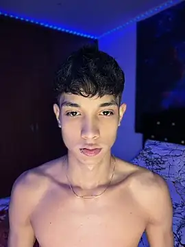 Snapshot of RoughDiamond_ chatting on April 11, 2026, 6:43 am RoughDiamond online show from April 11, 2026, 6:43 am