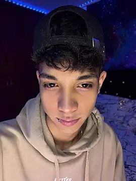 Snapshot of RoughDiamond_ chatting on April 11, 2026, 7:45 am RoughDiamond online show from April 11, 2026, 7:45 am