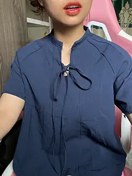 Snapshot of mayha11 chatting on April 13, 2026, 7:12 am mayha11 online show from April 13, 2026, 7:12 am