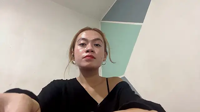 Snapshot of LadyBianca19 chatting on May 1, 2026, 12:21 pm LadyBianca19 online show from May 1, 2026, 12:21 pm
