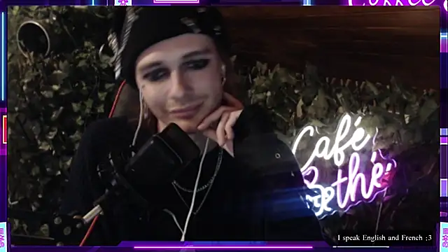 SkinnyAlex1312 online show from April 15, 2026, 2:32 pm