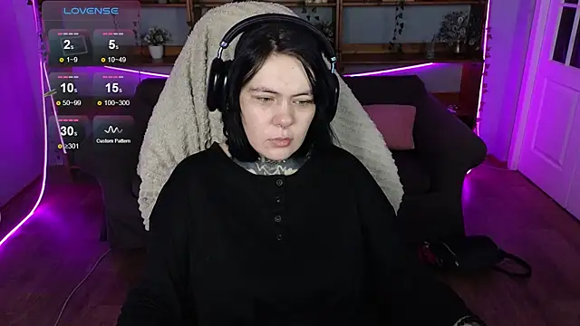 QwertyAnnie Lbo online show from April 12, 2026, 1:20 am