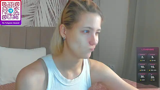 Snapshot of Lizzyvega chatting on May 14, 2026, 1:57 am Lizzyvega online show from May 14, 2026, 1:57 am