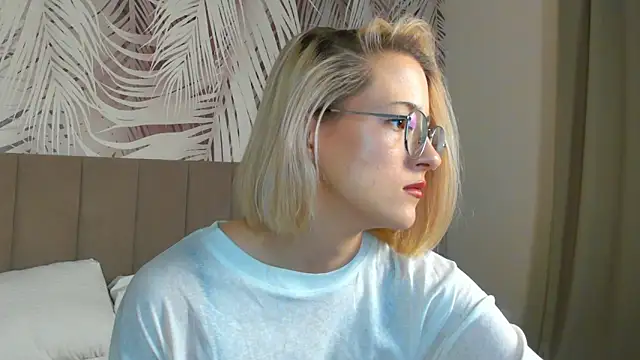 Snapshot of Lizzyvega chatting on April 16, 2026, 1:50 am Lizzyvega online show from April 16, 2026, 1:50 am