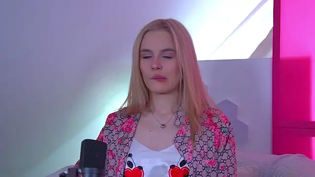 LeaLamour online show from April 14, 2026, 6:40 am