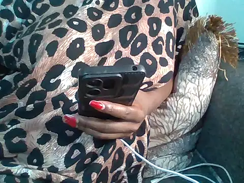 hotchoco03 online show from April 11, 2026, 9:07 pm