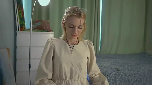 Snapshot of GildaThurgood chatting on April 15, 2026, 4:18 am GildaThurgood online show from April 15, 2026, 4:18 am