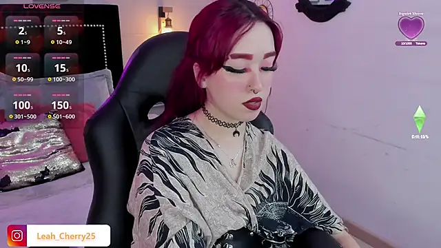 Snapshot of Leah_cherry chatting on June 19, 2026, 9:53 pm Leah cherry online show from June 19, 2026, 9:53 pm