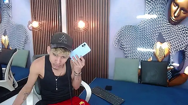 Snapshot of Skinny_cute_Alyer chatting on May 27, 2026, 2:08 am Skinny cute Alyer online show from May 27, 2026, 2:08 am