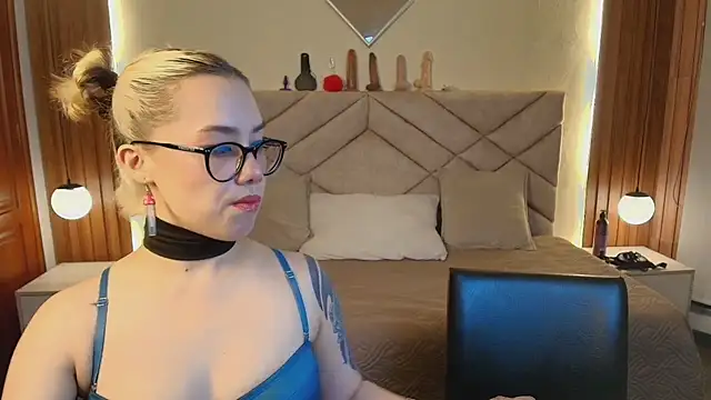 NoahAndGaia online show from May 28, 2026, 7:42 pm