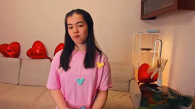 ShanaYock online show from April 17, 2026, 7:49 pm