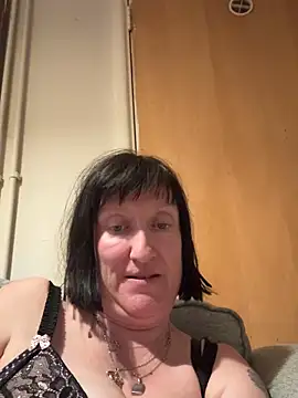 DeliciousDebbie  online show from April 15, 2026, 8:31 pm