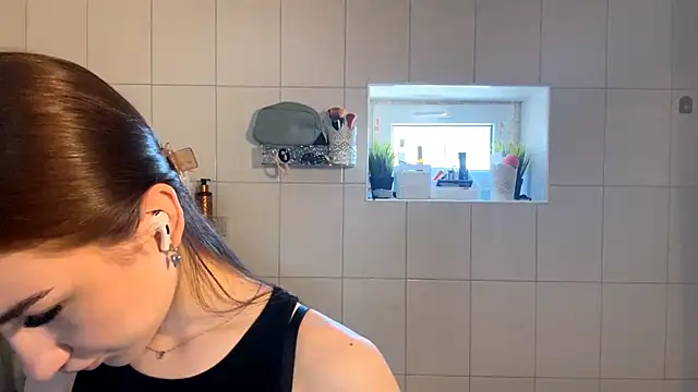 Snapshot of Showcntry chatting on April 16, 2026, 5:52 am Showcntry online show from April 16, 2026, 5:52 am