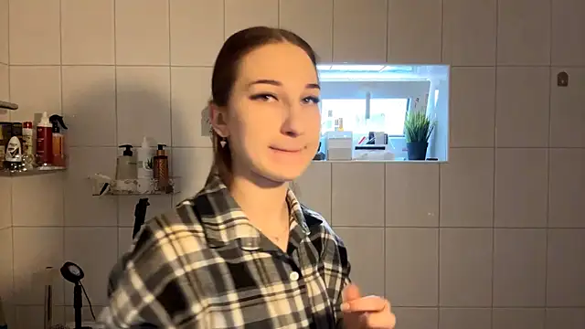 Snapshot of Showcntry chatting on April 13, 2026, 4:16 am Showcntry online show from April 13, 2026, 4:16 am