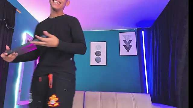 Snapshot of _HotWildwolves chatting on April 13, 2026, 8:02 pm HotWildwolves online show from April 13, 2026, 8:02 pm