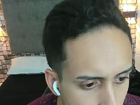 Snapshot of Zack_isback chatting on April 15, 2026, 7:58 pm Zack isback online show from April 15, 2026, 7:58 pm