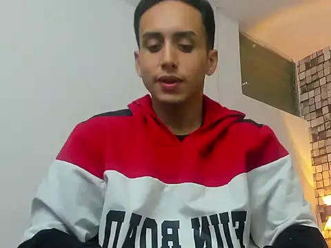 Snapshot of Zack_isback chatting on April 13, 2026, 7:40 pm Zack isback online show from April 13, 2026, 7:40 pm