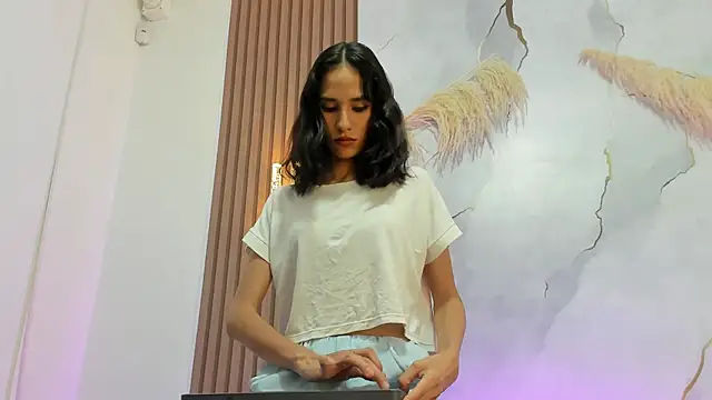 Snapshot of AntonellaRossi_os chatting on April 15, 2026, 11:05 pm AntonellaRossi os online show from April 15, 2026, 11:05 pm