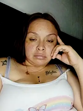 Snapshot of Lina19_93 chatting on April 15, 2026, 3:23 am Lina19 93 online show from April 15, 2026, 3:23 am