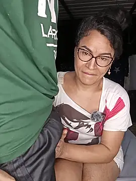 Snapshot of zamara_and_erik chatting on April 15, 2026, 1:44 am zamara and erik online show from April 15, 2026, 1:44 am