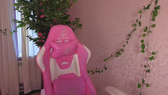 Ricki Bloom online show from June 19, 2026, 1:11 am