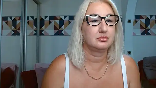 Snapshot of DianaFrances chatting on June 28, 2026, 1:28 pm DianaFrances online show from June 28, 2026, 1:28 pm