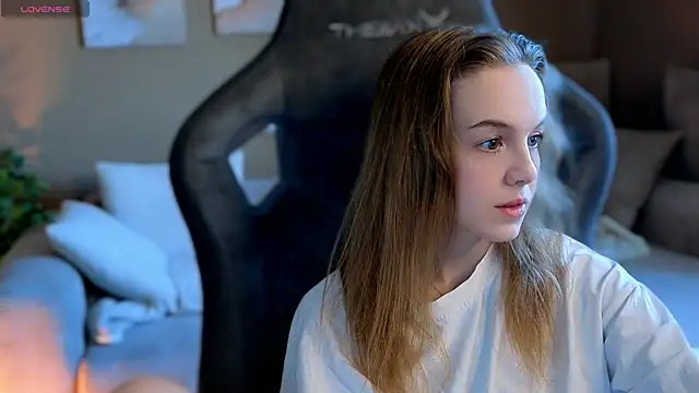 Snapshot of LeiaMurph chatting on April 14, 2026, 3:44 am LeiaMurph online show from April 14, 2026, 3:44 am