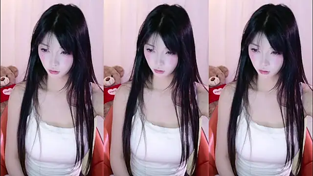 Zoe-001 online show from June 3, 2026, 2:33 pm