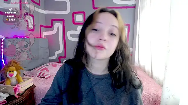 vero doll12 online show from April 13, 2026, 1:26 pm