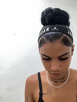 Snapshot of La_reynazendeya_ chatting on June 16, 2026, 1:22 pm La reynazendeya online show from June 16, 2026, 1:22 pm