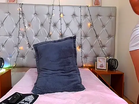 Sharonxt online show from April 13, 2026, 3:38 pm