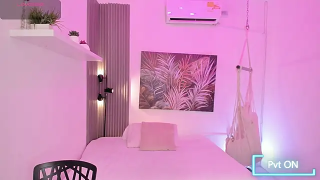 ivania lua online show from April 14, 2026, 1:49 pm