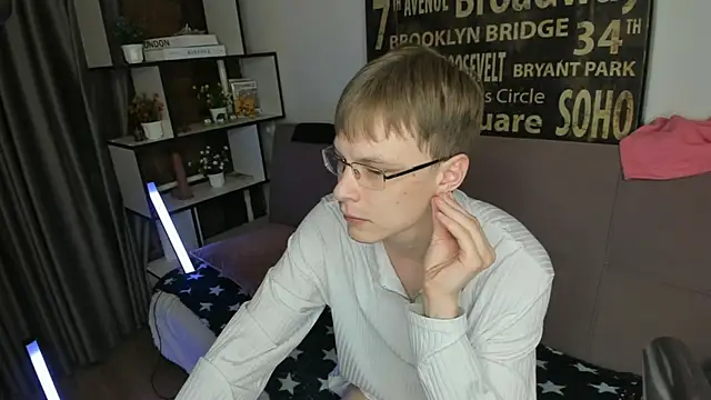 TwinkWhite online show from May 24, 2026, 9:04 pm