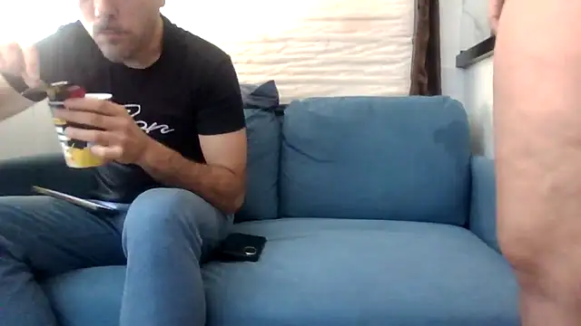 Snapshot of CasalFire chatting on May 4, 2026, 12:41 pm CasalFire online show from May 4, 2026, 12:41 pm