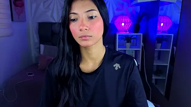 Snapshot of Perlaa_moon_ chatting on June 17, 2026, 1:43 pm Perlaa moon online show from June 17, 2026, 1:43 pm