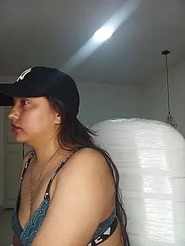 Snapshot of wet_naughty_girl chatting on April 14, 2026, 6:57 pm wet naughty girl online show from April 14, 2026, 6:57 pm